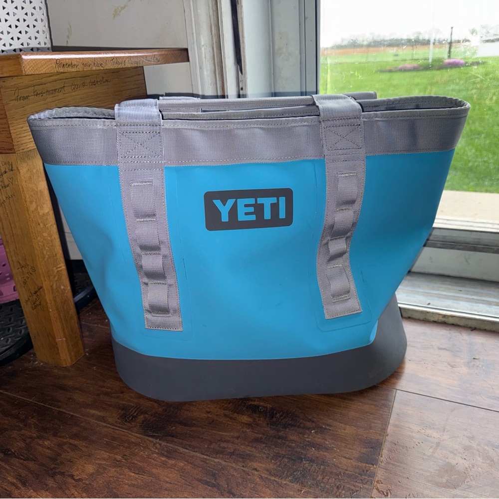 Yeti Camino 35. Rare color!!